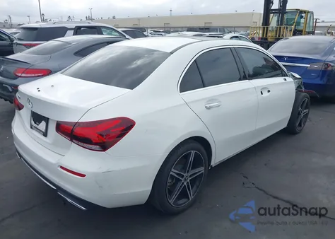 2021 Mercedes-Benz A 220 z USA, uszkodzony, nr VIN W1K3G4EB0MJ309192